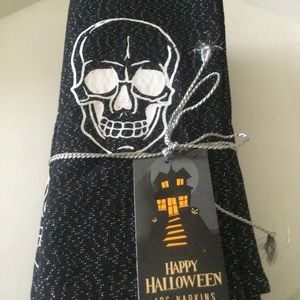 NORDSTROM SET OF 4 HALLOWEEN DINNER NAPKINS METALLIC PRINTED ALL OVER SKULL